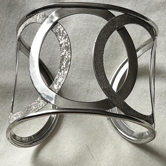 ✨Beautiful Edgy Vintage Brushed and Polished .925 Silver Sparkling Cuff Bracelet - Picture 5 of 16